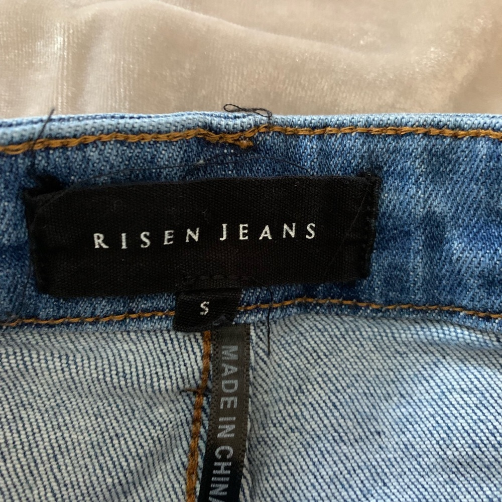 D O N A T E D 
Denim Distressed Women's Shorts by Risen Jeans size small EUC B66 - Picture 3 of 7